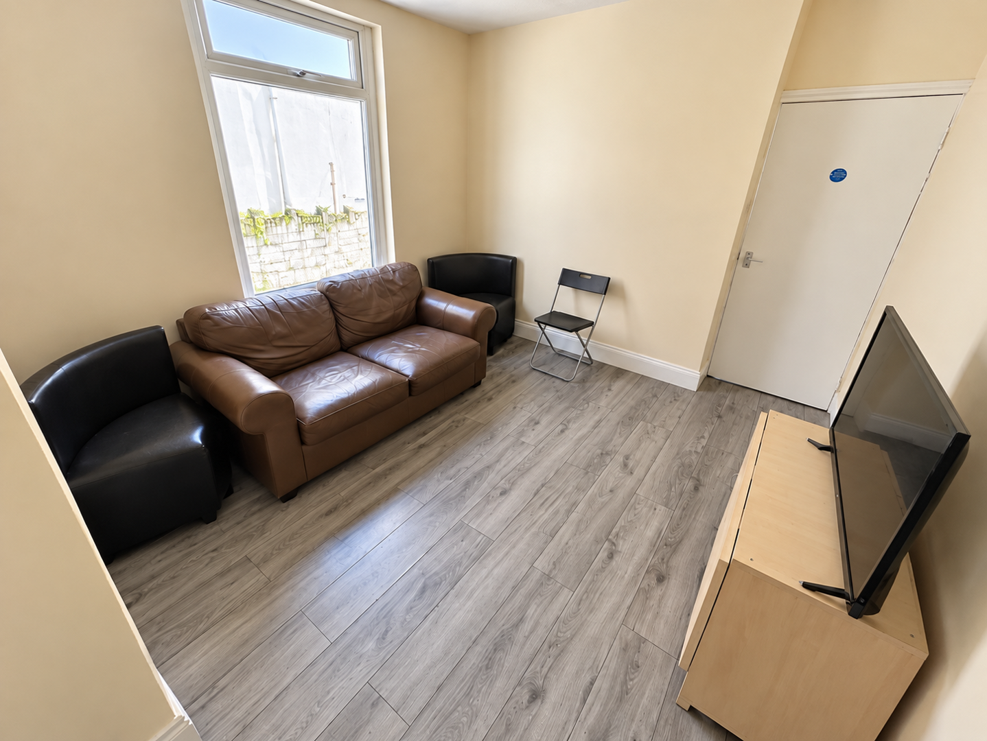 5 bed property in Dogfield Street, Cardiff